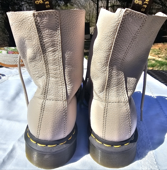 Authentic Dr. Martens 1460 Pascal Virginia Leather Boots – Parchment Beige - Picture 4 of 16